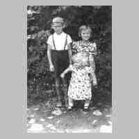 070-0032  Reinhold, Waltraud und Gisela Hinz aus Kawernicken im Jahre 1941.jpg